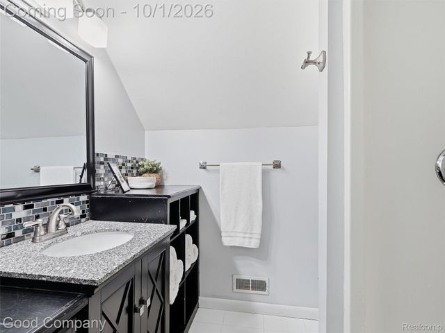 724 S Gainsborough Avenue, Royal Oak, MI 48067