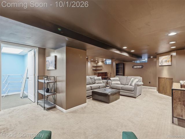 724 S Gainsborough Avenue, Royal Oak, MI 48067