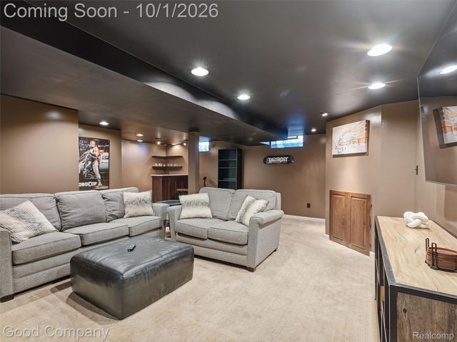 724 S Gainsborough Avenue, Royal Oak, MI 48067