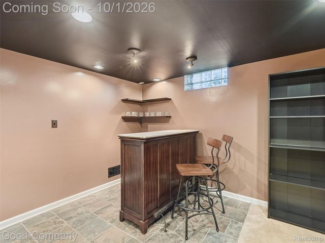 724 S Gainsborough Avenue, Royal Oak, MI 48067