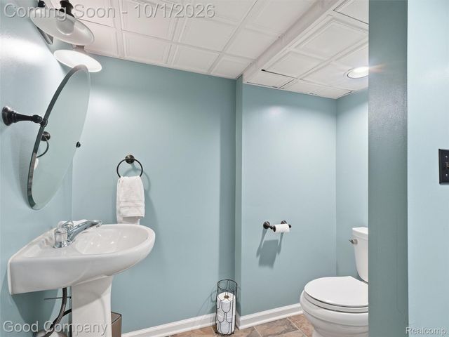 724 S Gainsborough Avenue, Royal Oak, MI 48067