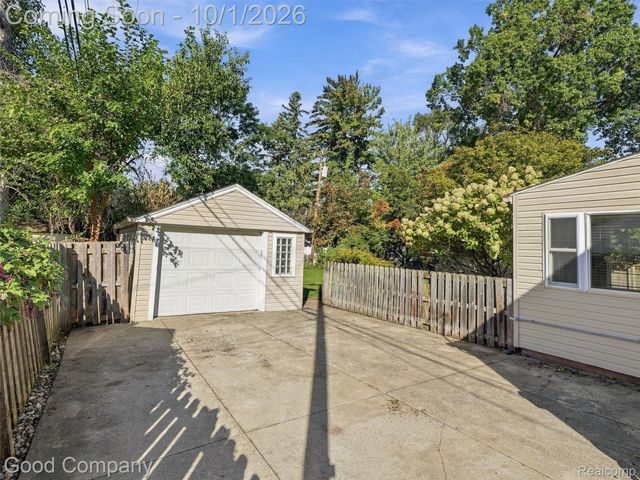 724 S Gainsborough Avenue, Royal Oak, MI 48067