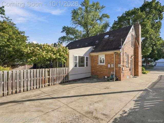 724 S Gainsborough Avenue, Royal Oak, MI 48067