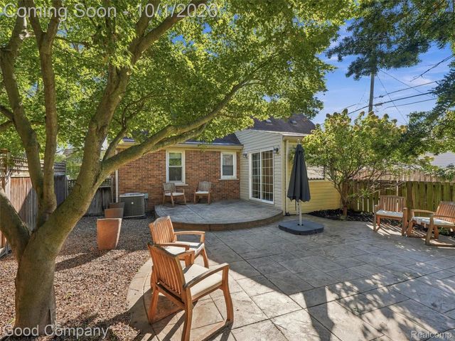 724 S Gainsborough Avenue, Royal Oak, MI 48067