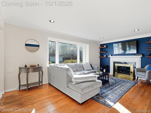 724 S Gainsborough Avenue, Royal Oak, MI 48067