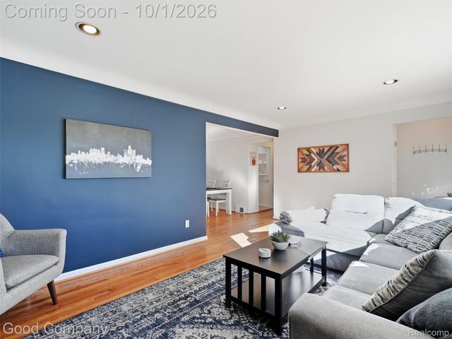 724 S Gainsborough Avenue, Royal Oak, MI 48067