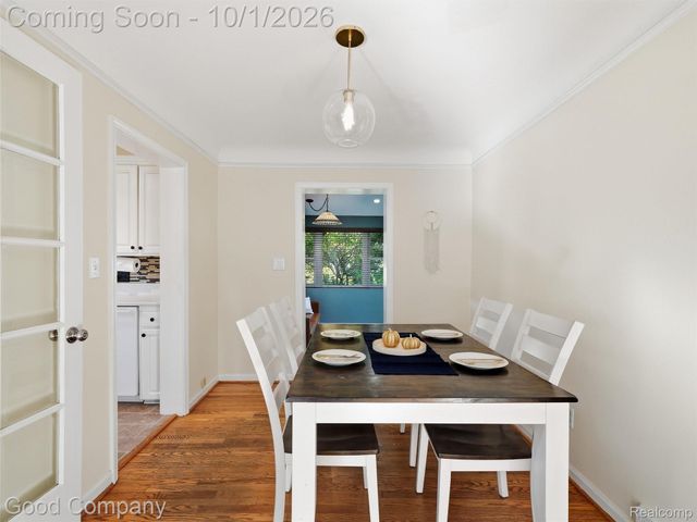 724 S Gainsborough Avenue, Royal Oak, MI 48067