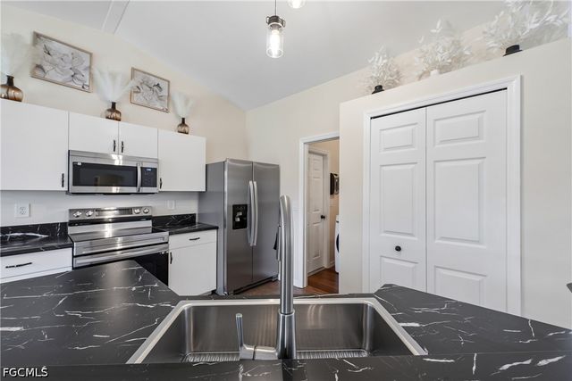 241 SW 34th TER, Cape Coral, FL 33914