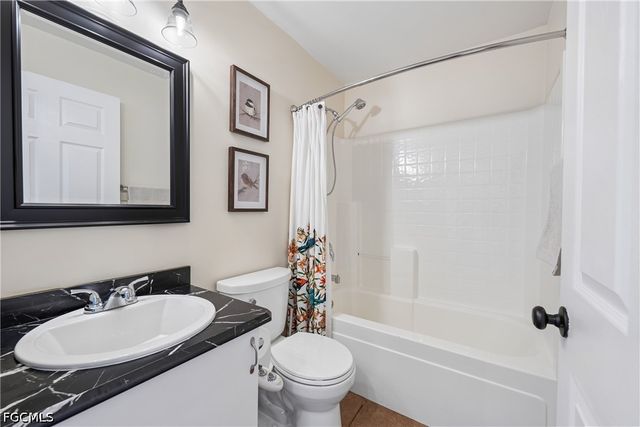 241 SW 34th TER, Cape Coral, FL 33914