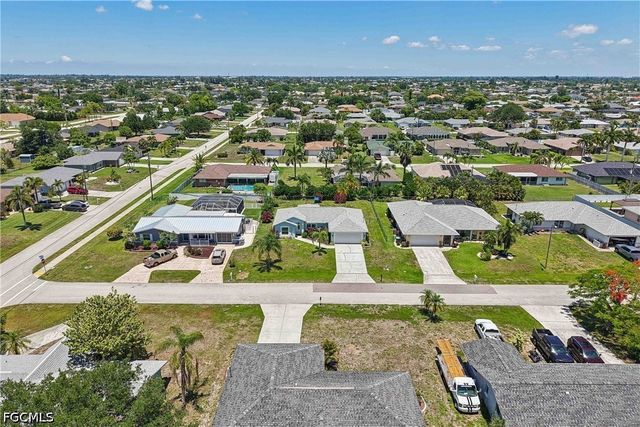 241 SW 34th TER, Cape Coral, FL 33914