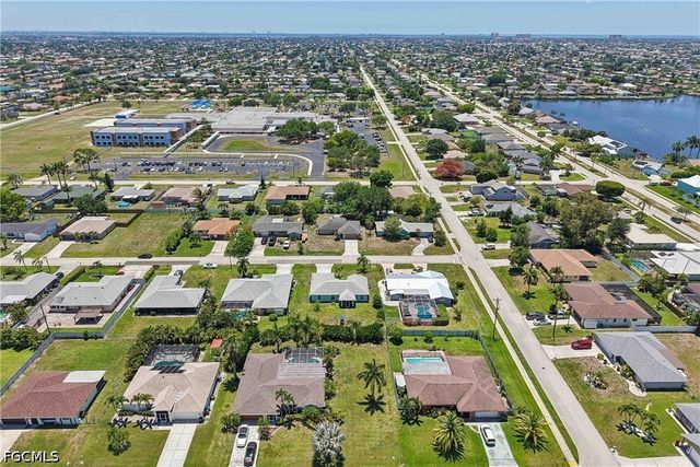 241 SW 34th TER, Cape Coral, FL 33914