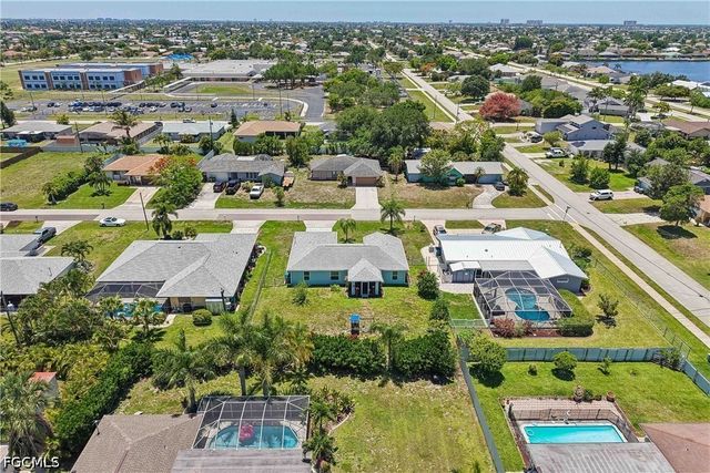 241 SW 34th TER, Cape Coral, FL 33914