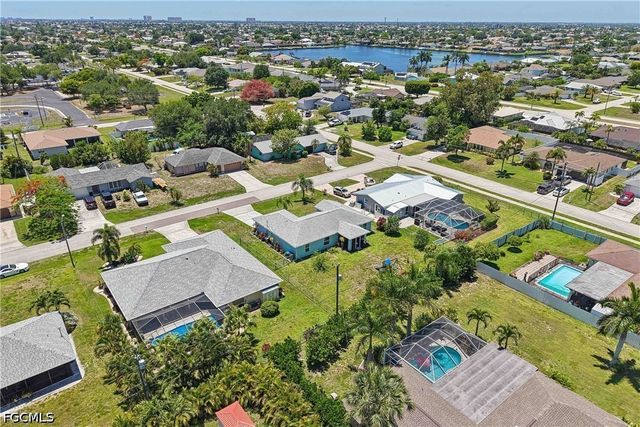 241 SW 34th TER, Cape Coral, FL 33914