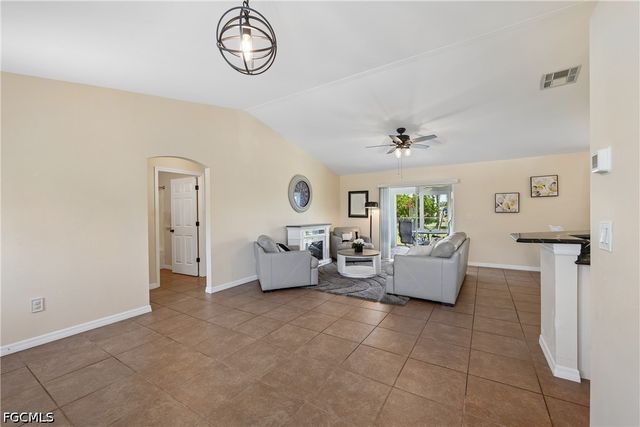 241 SW 34th TER, Cape Coral, FL 33914