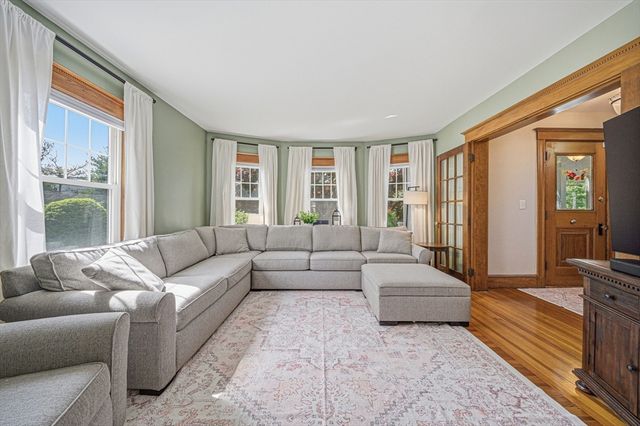 55 Hobart Ave, Braintree, MA 02184