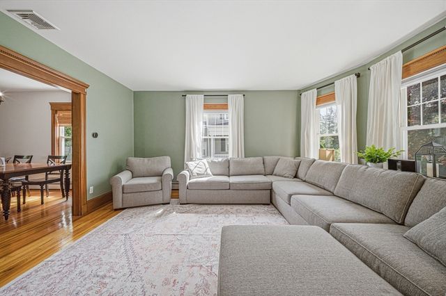 55 Hobart Ave, Braintree, MA 02184