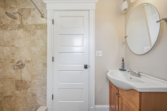 55 Hobart Ave, Braintree, MA 02184