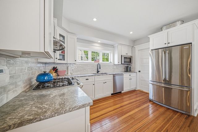 55 Hobart Ave, Braintree, MA 02184