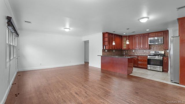 185 E 17th Street, Huntington Station, NY 11746