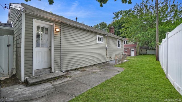 185 E 17th Street, Huntington Station, NY 11746