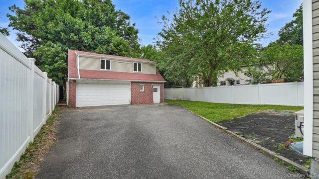 185 E 17th Street, Huntington Station, NY 11746