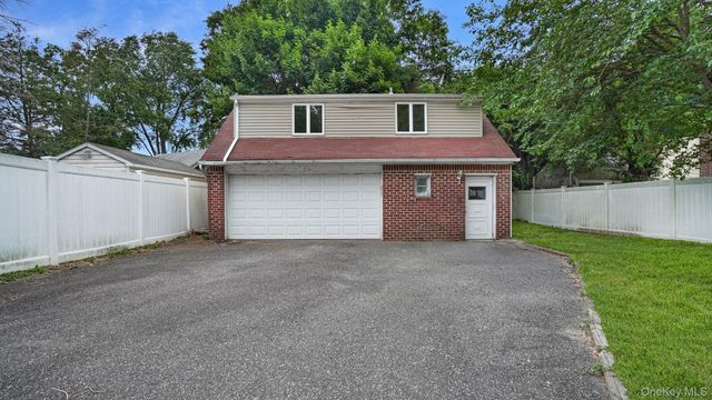 185 E 17th Street, Huntington Station, NY 11746