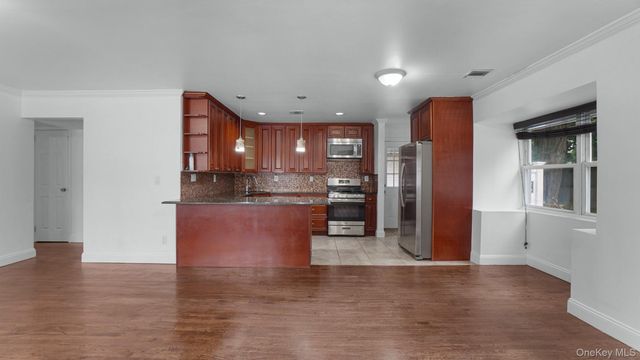 185 E 17th Street, Huntington Station, NY 11746