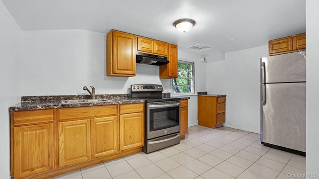 185 E 17th Street, Huntington Station, NY 11746