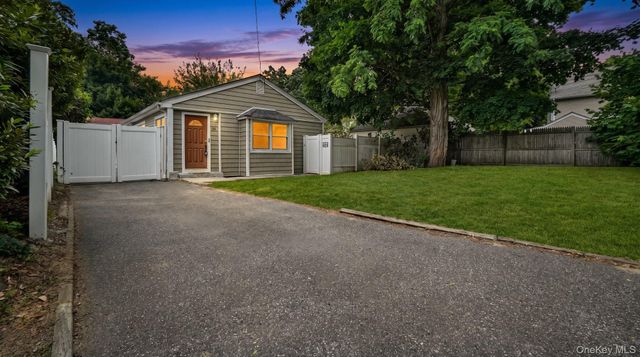 185 E 17th Street, Huntington Station, NY 11746