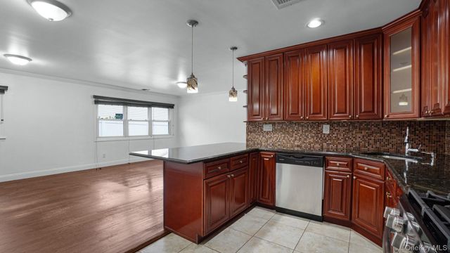 185 E 17th Street, Huntington Station, NY 11746
