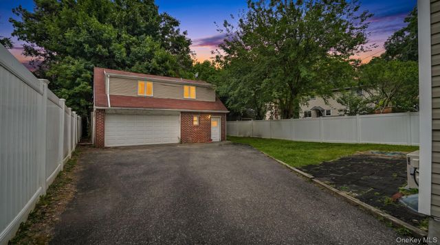 185 E 17th Street, Huntington Station, NY 11746