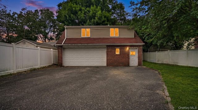 185 E 17th Street, Huntington Station, NY 11746
