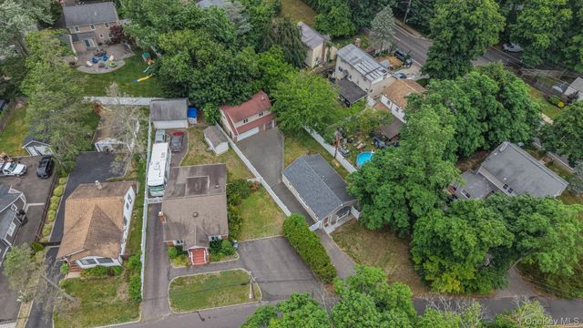 185 E 17th Street, Huntington Station, NY 11746
