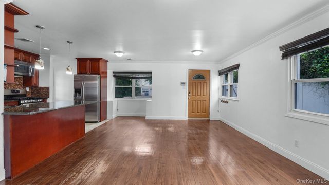 185 E 17th Street, Huntington Station, NY 11746