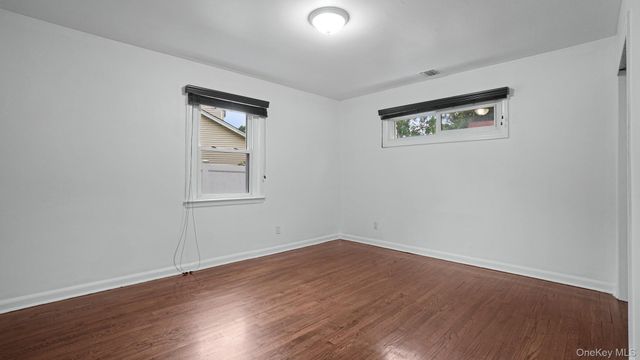 185 E 17th Street, Huntington Station, NY 11746