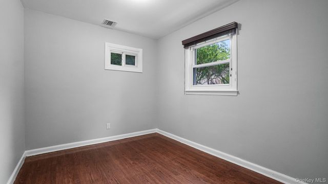 185 E 17th Street, Huntington Station, NY 11746