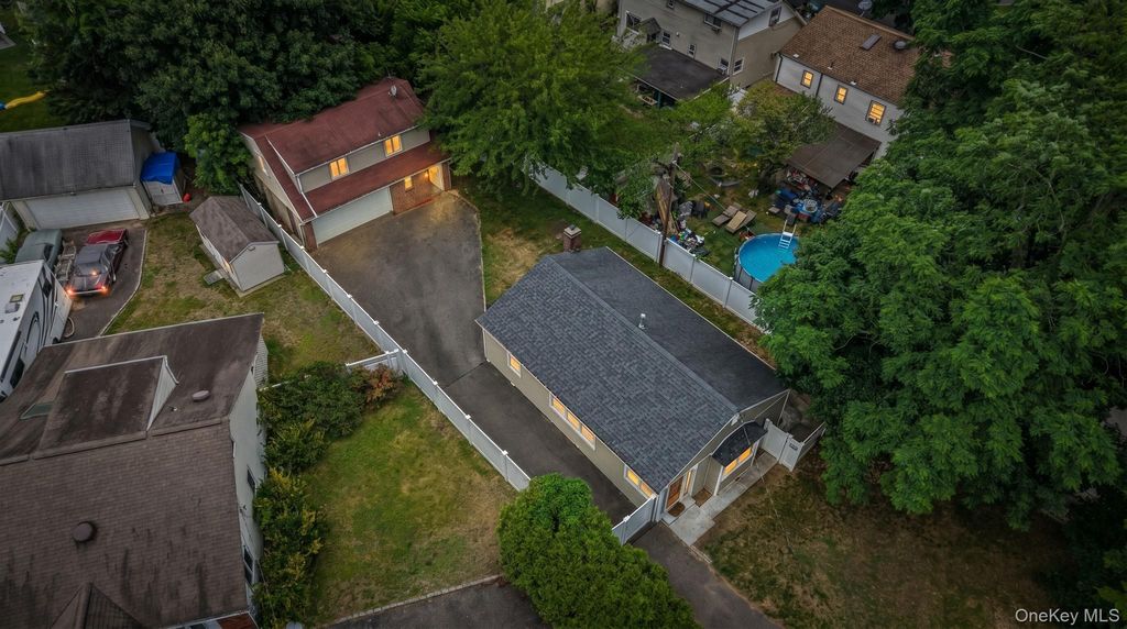 185 E 17th Street, Huntington Station, NY 11746
