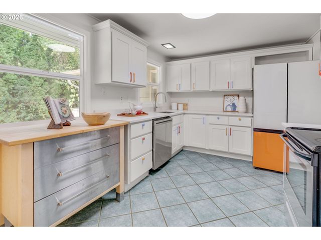 6885 Sw PRINCESS Ave, Beaverton, OR 97008