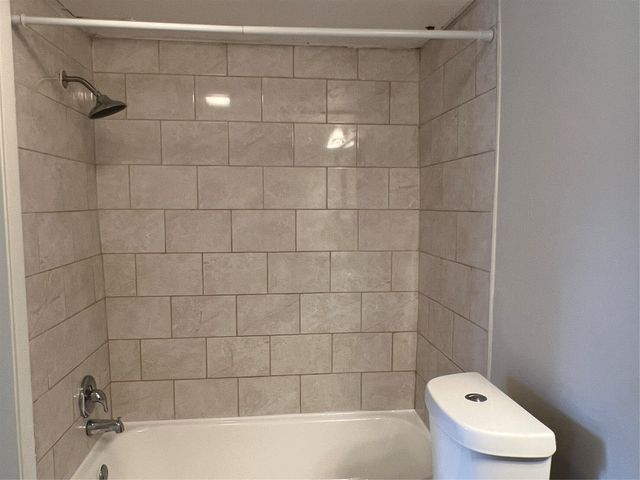 2824 Briarhurst Drive 9, Houston, TX 77057