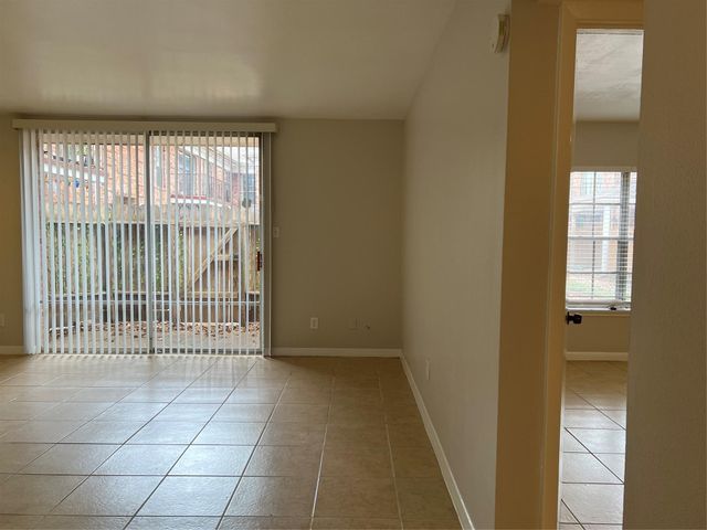 2824 Briarhurst Drive 9, Houston, TX 77057