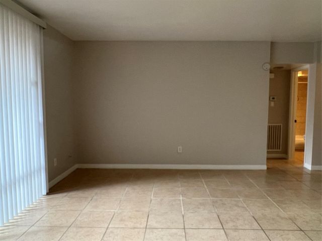 2824 Briarhurst Drive 9, Houston, TX 77057