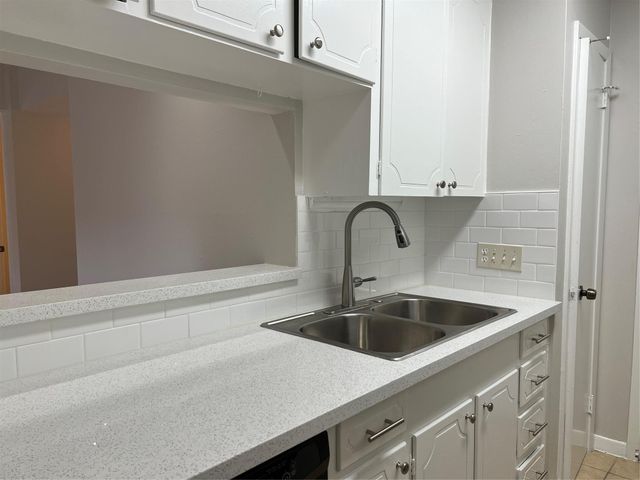 2824 Briarhurst Drive 9, Houston, TX 77057