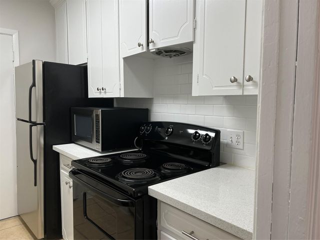 2824 Briarhurst Drive 9, Houston, TX 77057