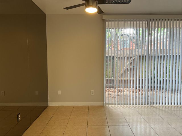 2824 Briarhurst Drive 9, Houston, TX 77057