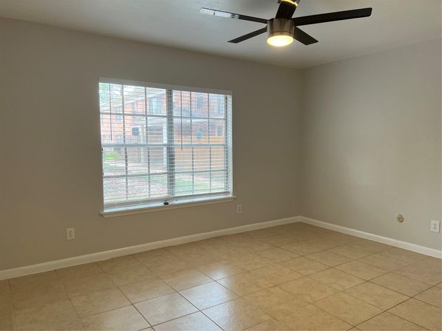 2824 Briarhurst Drive 9, Houston, TX 77057
