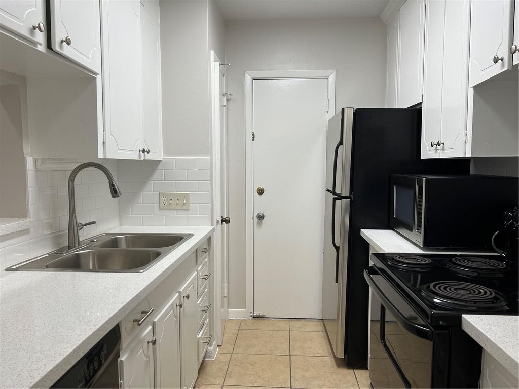 2824 Briarhurst Drive 9, Houston, TX 77057