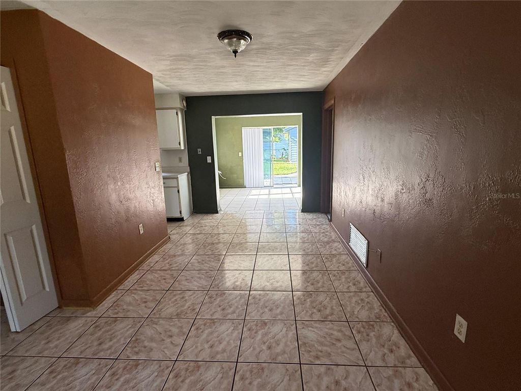 Image 5 of property listing at 3802 E ESTHER STREET, Orlando, FL 32812