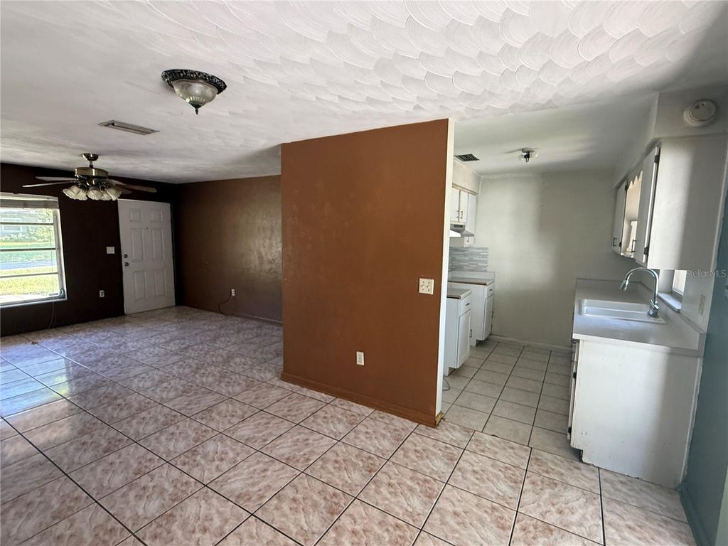 Image 6 of property listing at 3802 E ESTHER STREET, Orlando, FL 32812