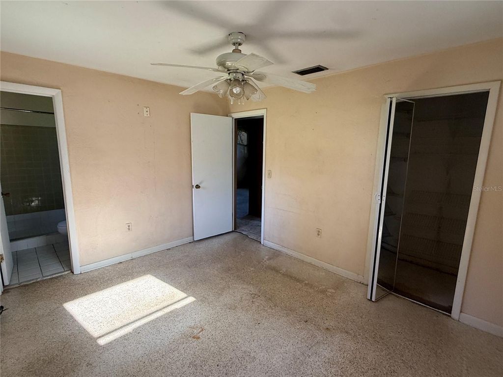 Image 8 of property listing at 3802 E ESTHER STREET, Orlando, FL 32812