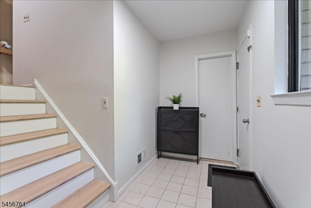 31 Lockley Ct, Wayne Twp., NJ 07470 — photo 5